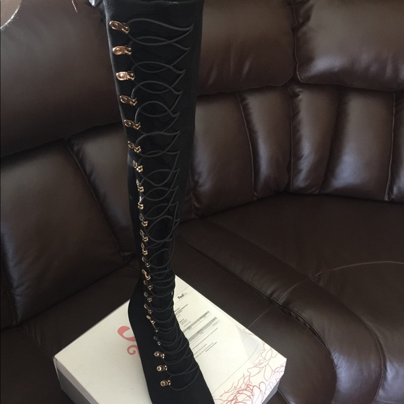 Knee high boots in wide - Picture 3 of 3